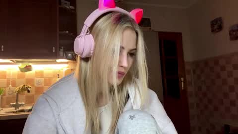 Snapshot of ozellagranville chatting on 02/22/26, 04:38 Eva online show from 02/22/26, 04:38