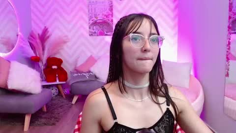 Snapshot of ozzy_clay chatting on 02/07/25, 03:01 ozzy online show from 02/07/25, 03:01