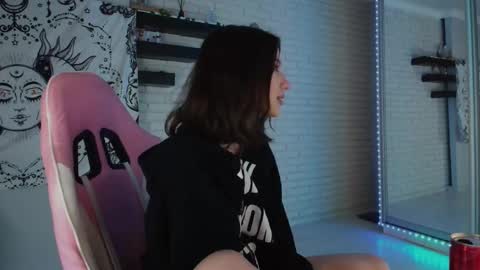 Snapshot of p0rsche911 chatting on 12/10/24, 03:33 Alice online show from 12/10/24, 03:33