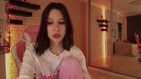 Snapshot of p0rsche911 chatting on 12/11/24, 05:59 Alice online show from 12/11/24, 05:59