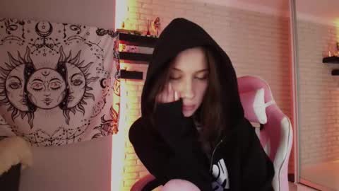 Snapshot of p0rsche911 chatting on 12/16/24, 02:27 Alice online show from 12/16/24, 02:27