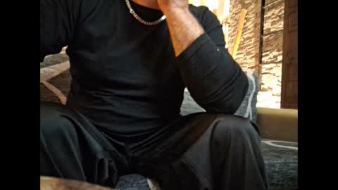 p326032 online show from 11/08/25, 08:40