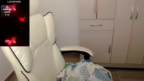 Snapshot of p_o_l_e_t_t chatting on 02/22/25, 11:24 Jane online show from 02/22/25, 11:24