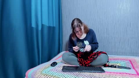 Ella online show from 11/28/25, 09:23