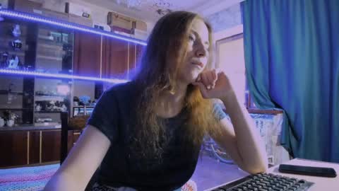 Snapshot of pa1e_pr1ncess chatting on 06/04/26, 07:25 Ella online show from 06/04/26, 07:25