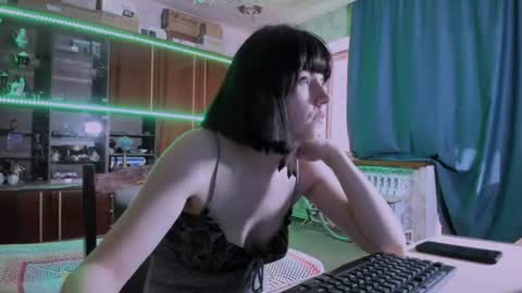 Snapshot of pa1e_pr1ncess chatting on 06/18/26, 12:42 Ella online show from 06/18/26, 12:42