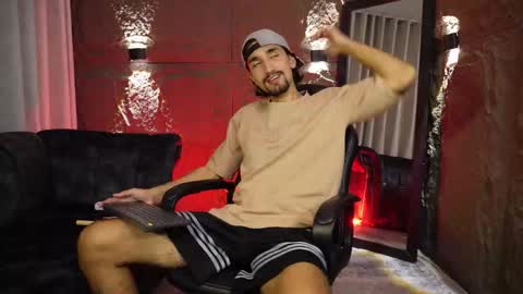 Snapshot of pablo_russoo chatting on 02/19/26, 03:02 pablo online show from 02/19/26, 03:02