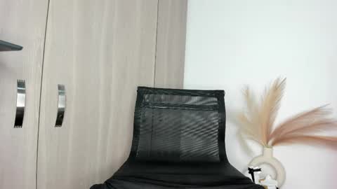 Snapshot of pablohot_5 chatting on 05/05/26, 01:57 kYLIE online show from 05/05/26, 01:57