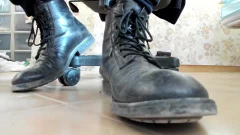 Snapshot of pablomenesssl chatting on 12/18/25, 07:14 Pablo Meness online show from 12/18/25, 07:14