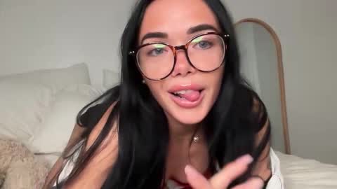 Snapshot of paigemckinnon chatting on 03/31/26, 07:09 paigey xxx link in bio online show from 03/31/26, 07:09