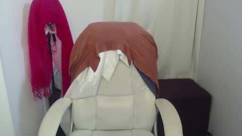 Snapshot of paiper_halliwey_ chatting on 12/12/24, 11:29 paiper online show from 12/12/24, 11:29