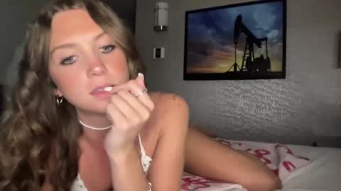 Snapshot of paisleyluvv chatting on 10/05/25, 10:51 Paisley online show from 10/05/25, 10:51