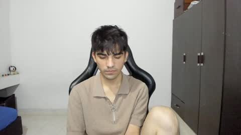 Snapshot of pakun_ chatting on 12/19/24, 04:13 pakun_ online show from 12/19/24, 04:13