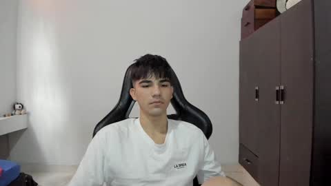 Snapshot of pakun_ chatting on 12/23/24, 03:12 pakun_ online show from 12/23/24, 03:12