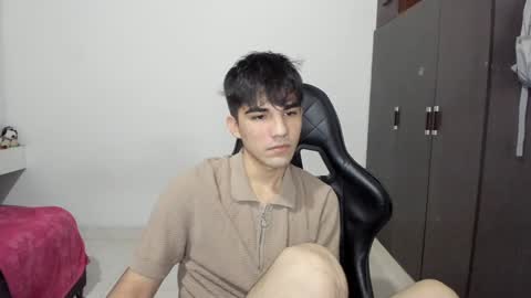 Snapshot of pakun_ chatting on 01/05/25, 01:03 pakun_ online show from 01/05/25, 01:03