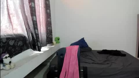 Snapshot of pakun_ chatting on 09/22/25, 05:15 pakun_ online show from 09/22/25, 05:15