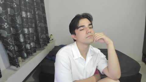 Snapshot of pakun_ chatting on 10/31/25, 02:12 pakun_ online show from 10/31/25, 02:12