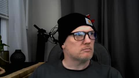 Snapshot of pale_dad_bod chatting on 12/04/25, 03:49 pale_dad_bod online show from 12/04/25, 03:49