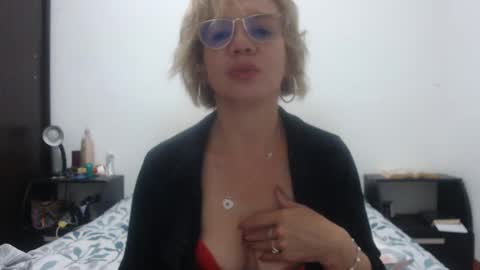Snapshot of paloma_martin chatting on 02/12/25, 02:35 paloma online show from 02/12/25, 02:35