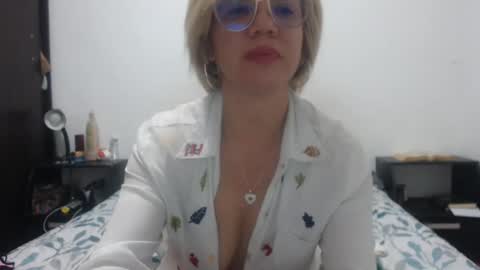 Snapshot of paloma_martin chatting on 02/13/25, 05:26 paloma online show from 02/13/25, 05:26