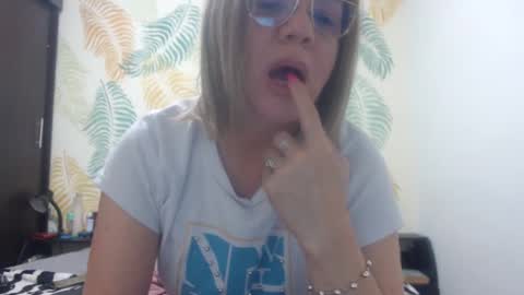 Snapshot of paloma_martin chatting on 09/17/25, 11:39 paloma online show from 09/17/25, 11:39