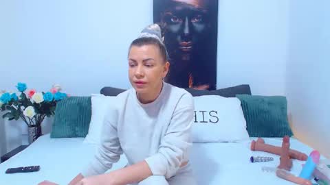 Snapshot of pamela_issy chatting on 01/11/25, 06:56 PAMEL ISSY online show from 01/11/25, 06:56