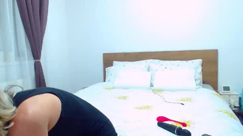 Snapshot of pamela_issy chatting on 03/23/26, 07:12 PAMEL ISSY online show from 03/23/26, 07:12