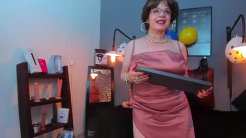 Snapshot of pamela_mature41 chatting on 06/26/26, 02:27 pamela_mature41 online show from 06/26/26, 02:27