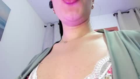 Snapshot of pamela_rosal chatting on 12/29/24, 12:20 Pamela online show from 12/29/24, 12:20