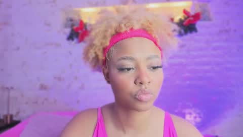 Snapshot of pamela_west chatting on 12/19/25, 08:05 Pamela West online show from 12/19/25, 08:05