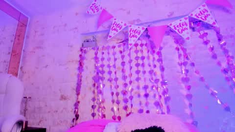 Snapshot of pamela_west chatting on 02/11/26, 02:00 Pamela West online show from 02/11/26, 02:00