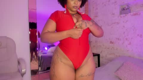 Snapshot of pamela_west chatting on 04/15/26, 07:32 Pamela West online show from 04/15/26, 07:32