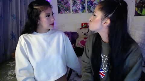 Snapshot of pamelaa_reyess chatting on 11/15/25, 08:22 Pamela Reyess online show from 11/15/25, 08:22