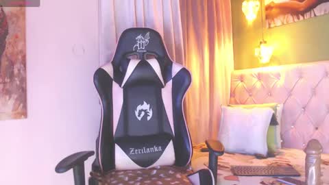 Snapshot of pamelaflores chatting on 01/18/25, 01:08 Pamela online show from 01/18/25, 01:08