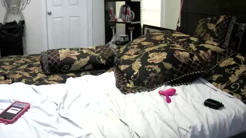 PAMELA GUNNS online show from 12/16/24, 06:49