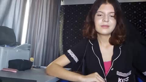 Snapshot of pamelamcmeen chatting on 10/15/25, 06:02 Pamela online show from 10/15/25, 06:02