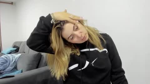 Snapshot of pamelaquenn_2 chatting on 09/30/25, 02:16 PAMELA QUEEN online show from 09/30/25, 02:16