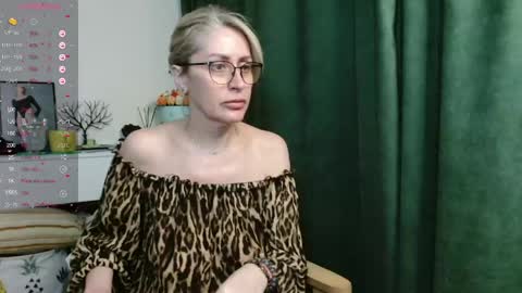 Snapshot of pamellamurphy chatting on 04/18/26, 12:03 pamellamurphy online show from 04/18/26, 12:03