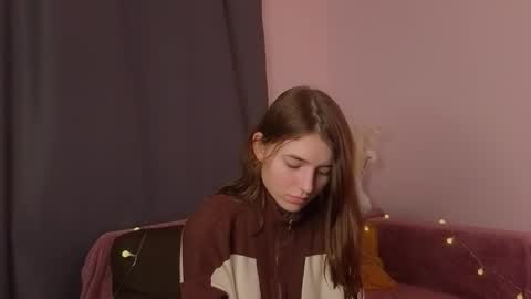 Snapshot of pamilarakestraw chatting on 11/07/25, 07:47 daniella online show from 11/07/25, 07:47