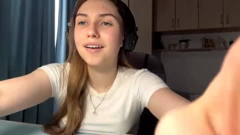 Lia online show from 06/08/26, 03:23