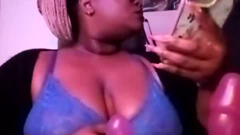 Snapshot of pandamami chatting on 02/12/25, 12:48 pandamami online show from 02/12/25, 12:48