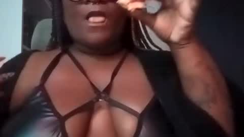 Snapshot of pandamami chatting on 02/16/25, 03:58 pandamami online show from 02/16/25, 03:58