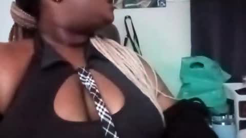 Snapshot of pandamami chatting on 02/17/25, 01:25 pandamami online show from 02/17/25, 01:25