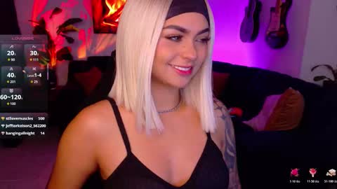 Snapshot of pandorabeker chatting on 03/25/26, 01:11 online show from 03/25/26, 01:11