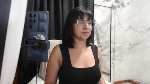 Carolinesworldx online show from 10/22/25, 04:24