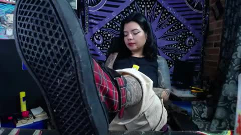 Snapshot of pandoragoddess chatting on 04/18/26, 04:27 online show from 04/18/26, 04:27