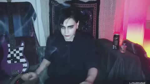 In bio online show from 12/04/25, 02:10