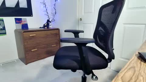 Snapshot of pantyboy2000 chatting on 12/02/24, 12:41 Dash Riprock online show from 12/02/24, 12:41