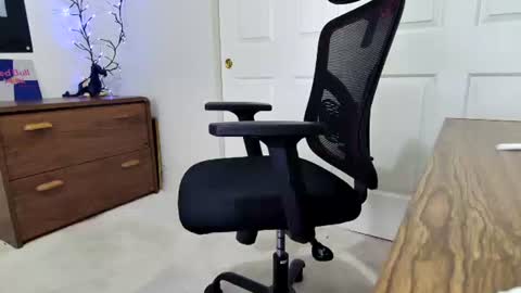 Snapshot of pantyboy2000 chatting on 01/05/25, 07:38 Dash Riprock online show from 01/05/25, 07:38