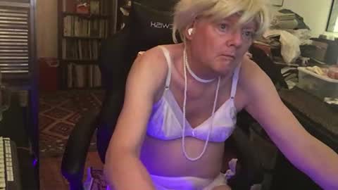 Snapshot of pantyvloletlace chatting on 02/12/26, 03:01 Pantyvioletlace online show from 02/12/26, 03:01